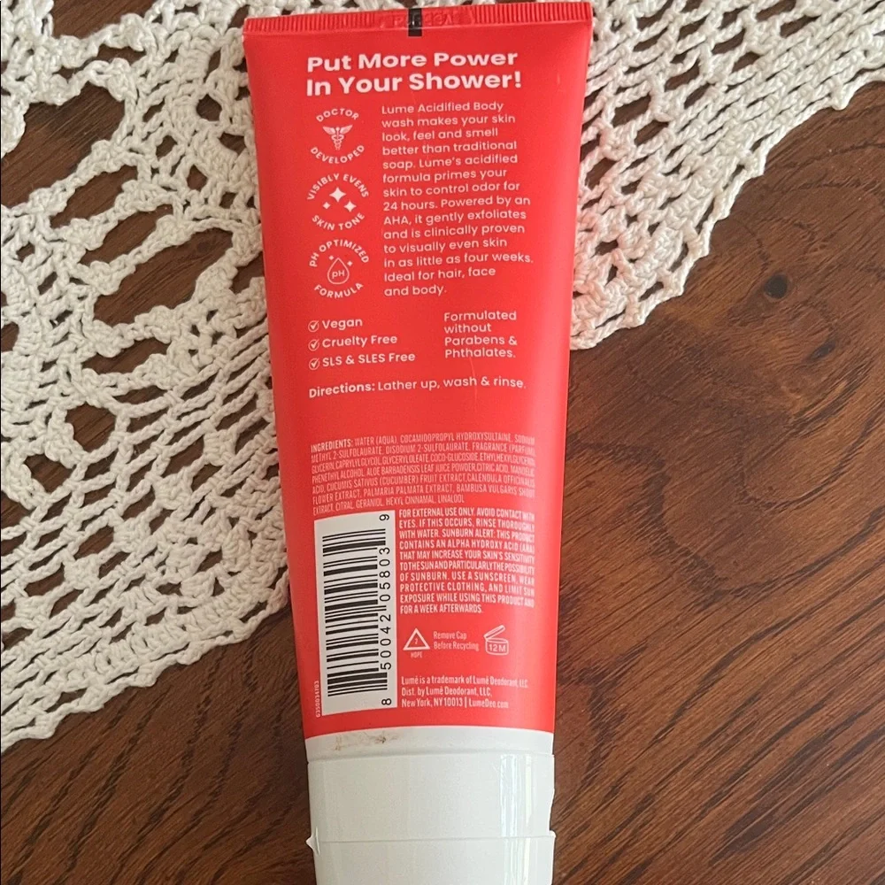 Lume Acidified Body Wash - Clean Tangerine - Picture 2 of 3